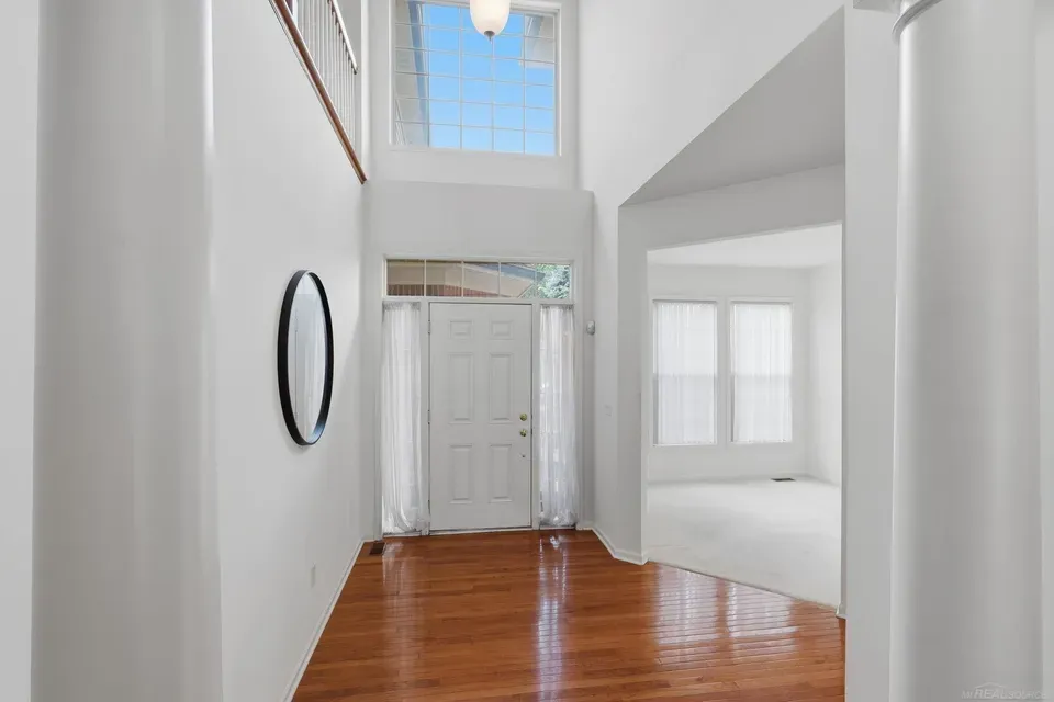 3 Bed 2 Bath Urban Residential Condo in Troy, MI - 2