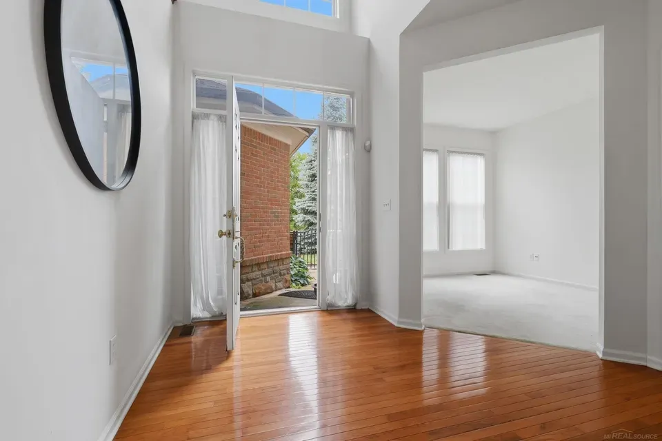 3 Bed 2 Bath Urban Residential Condo in Troy, MI - 3