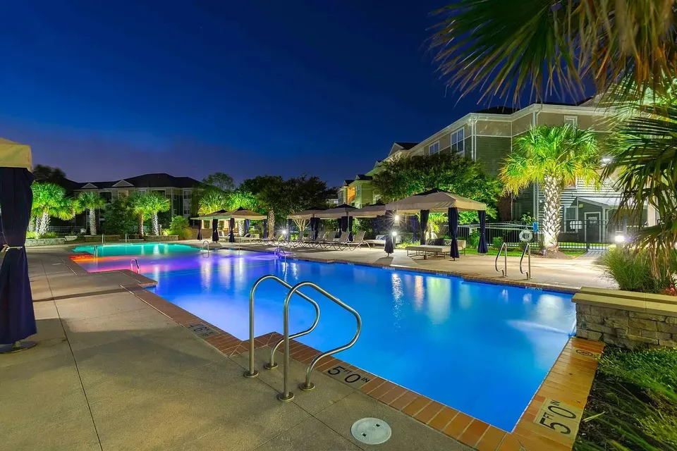 3 Bed 2 Bath Urban Residential Condo in Virginia Beach, VA - 1