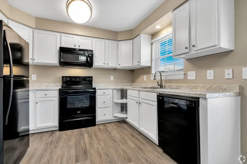 3 Bed 2 Bath Urban Residential Condo in Virginia Beach, VA - 1