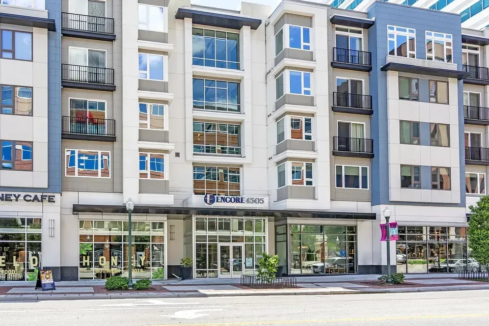 3 Bed 2 Bath Urban Residential Condo in Virginia Beach, VA - 3