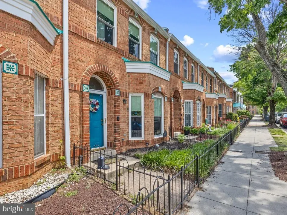 3 Bed 2 Bath Urban Residential Condo in Washington, DC - 1
