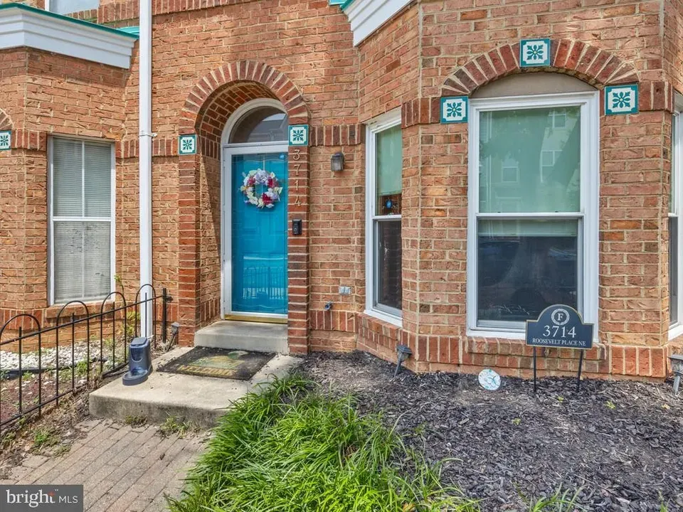 3 Bed 2 Bath Urban Residential Condo in Washington, DC - 2