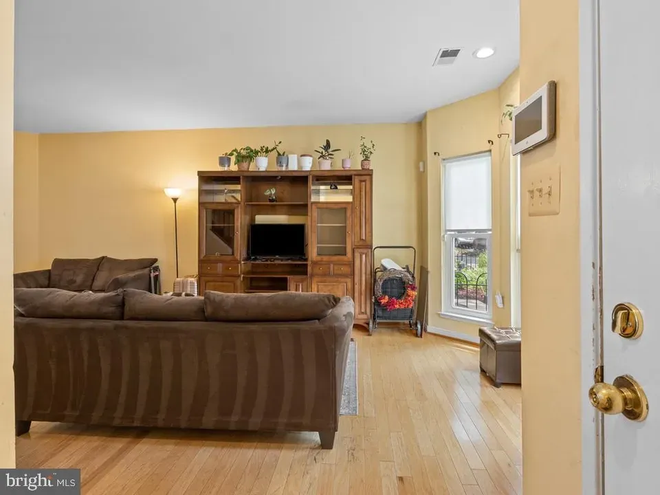 3 Bed 2 Bath Urban Residential Condo in Washington, DC - 3