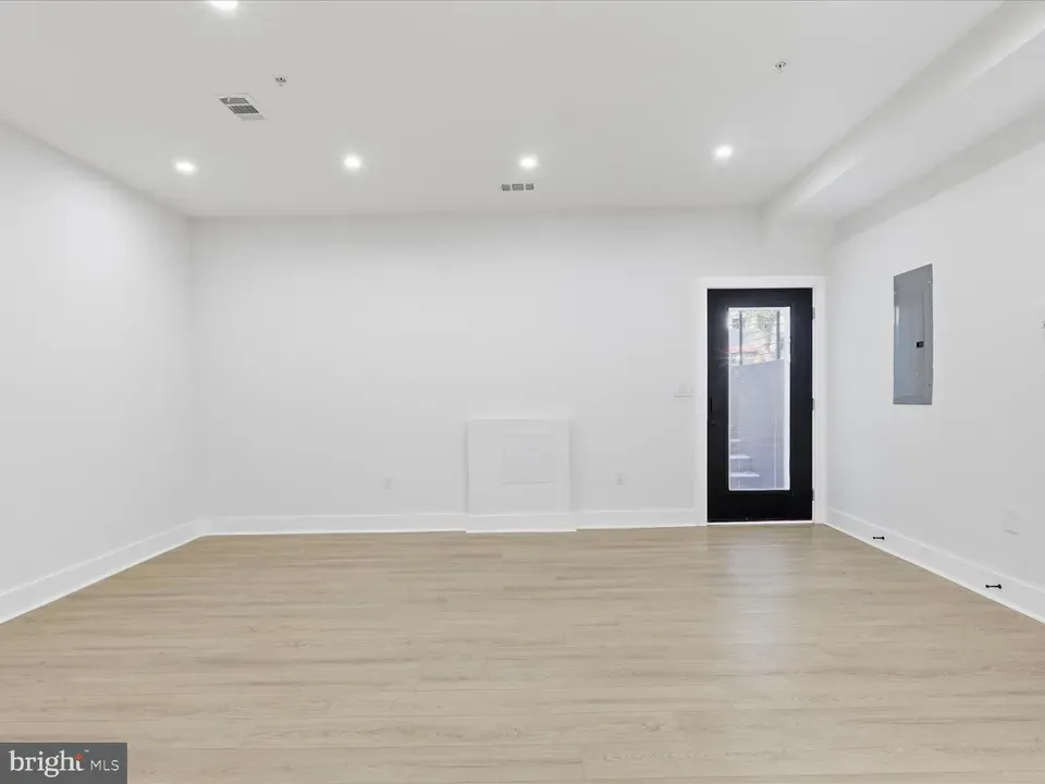 3 Bed 2 Bath Urban Residential Condo in Washington, DC - 4