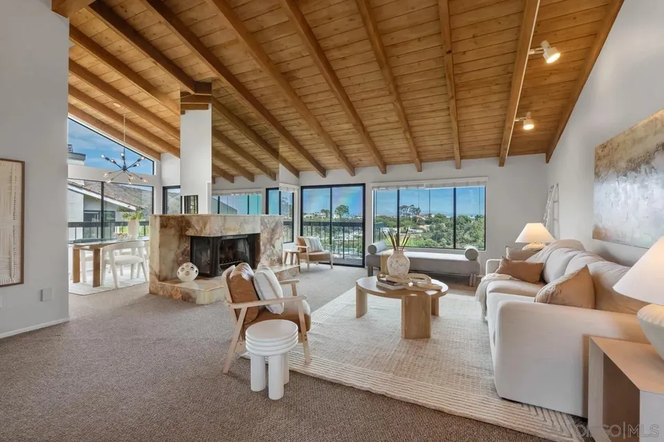 3 Bed 3 Bath Boutique Contemporary Condominium in San Diego, CA