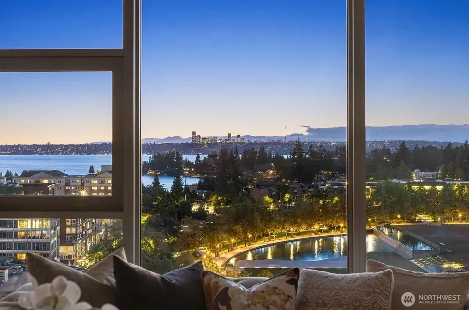 3 Bed 3 Bath Contemporary High-Rise Condo in Bellevue, WA
