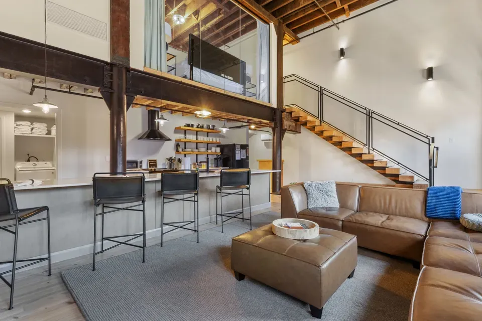 3 Bed 3 Bath Contemporary High-Rise Condo in Birmingham, AL