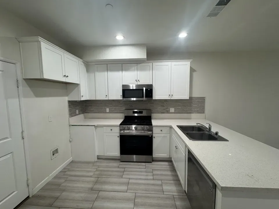 3 Bed 3 Bath Contemporary High-Rise Condo in Fontana, CA - 5