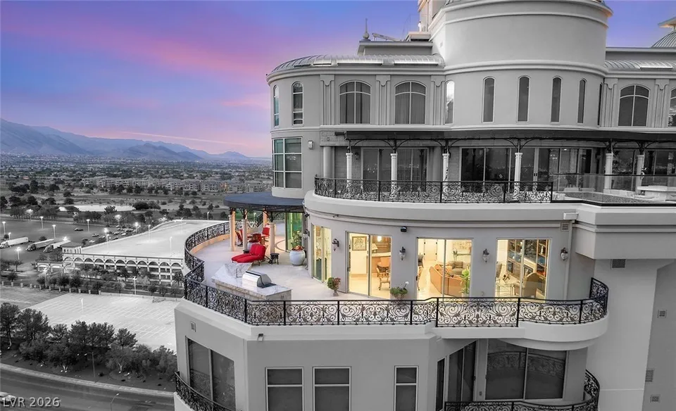 3 Bed 3 Bath Contemporary High-Rise Condo in Las Vegas, NV - 3