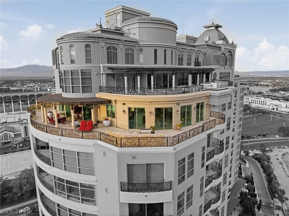 3 Bed 3 Bath Contemporary High-Rise Condo in Las Vegas, NV - 4