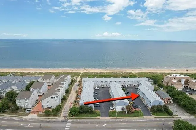 3 Bed 3 Bath Contemporary High-Rise Condo in Norfolk, VA