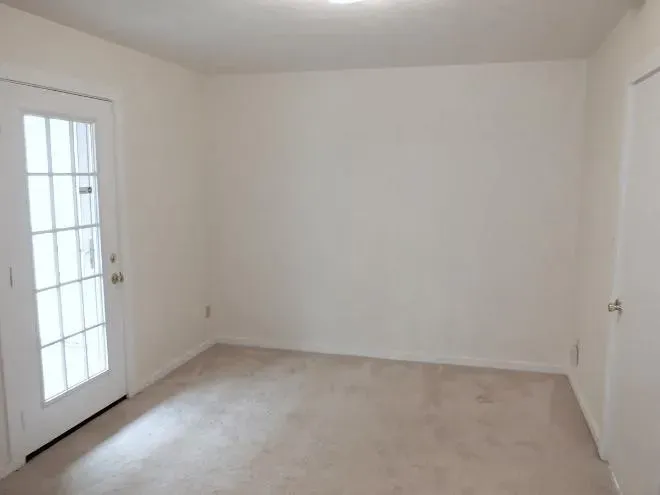 3 Bed 3 Bath Contemporary High-Rise Condo in Norfolk, VA - 2