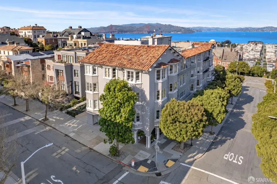 3 Bed 3 Bath Contemporary High-Rise Condo in San Francisco, CA - 1