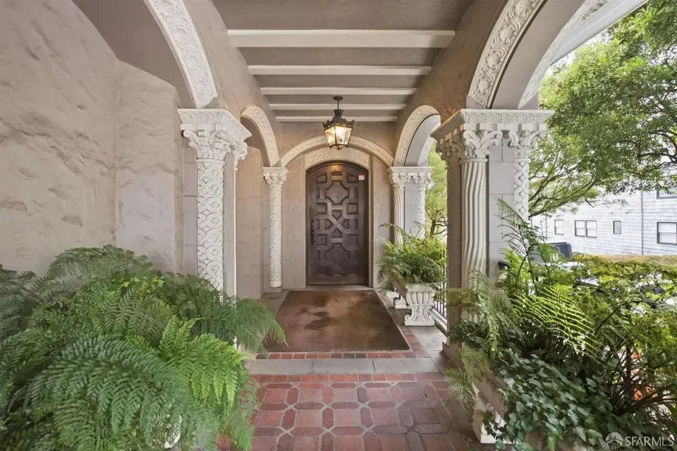 3 Bed 3 Bath Contemporary High-Rise Condo in San Francisco, CA - 2