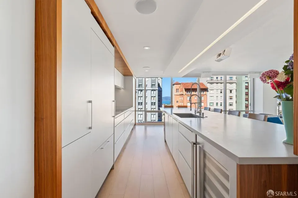 3 Bed 3 Bath Contemporary High-Rise Condo in San Francisco, CA - 2