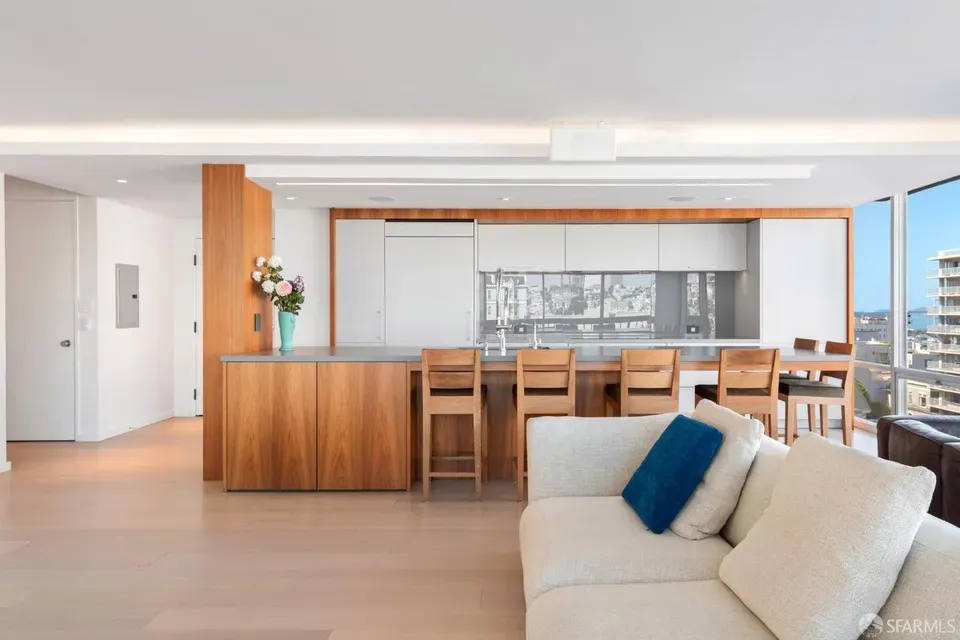 3 Bed 3 Bath Contemporary High-Rise Condo in San Francisco, CA - 4