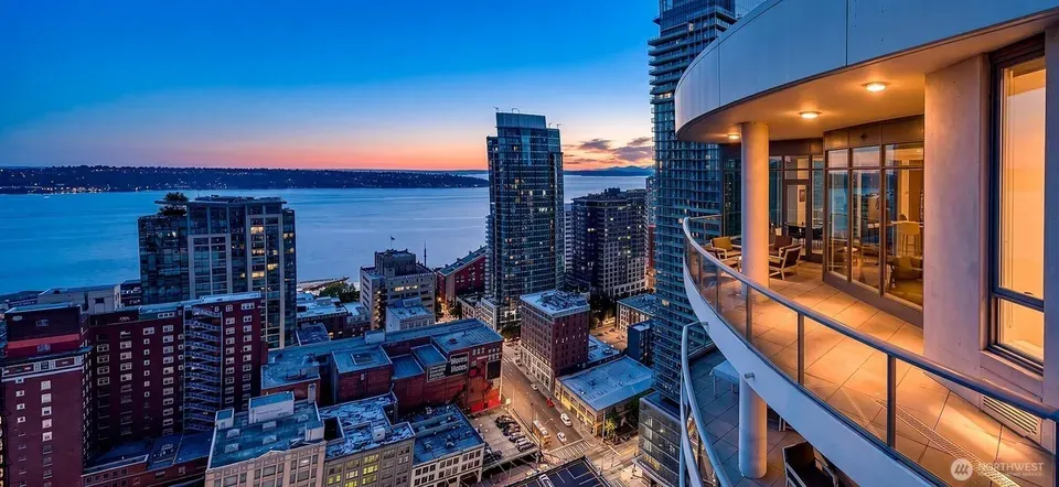 3 Bed 3 Bath Contemporary High-Rise Condo in Seattle, WA - 1