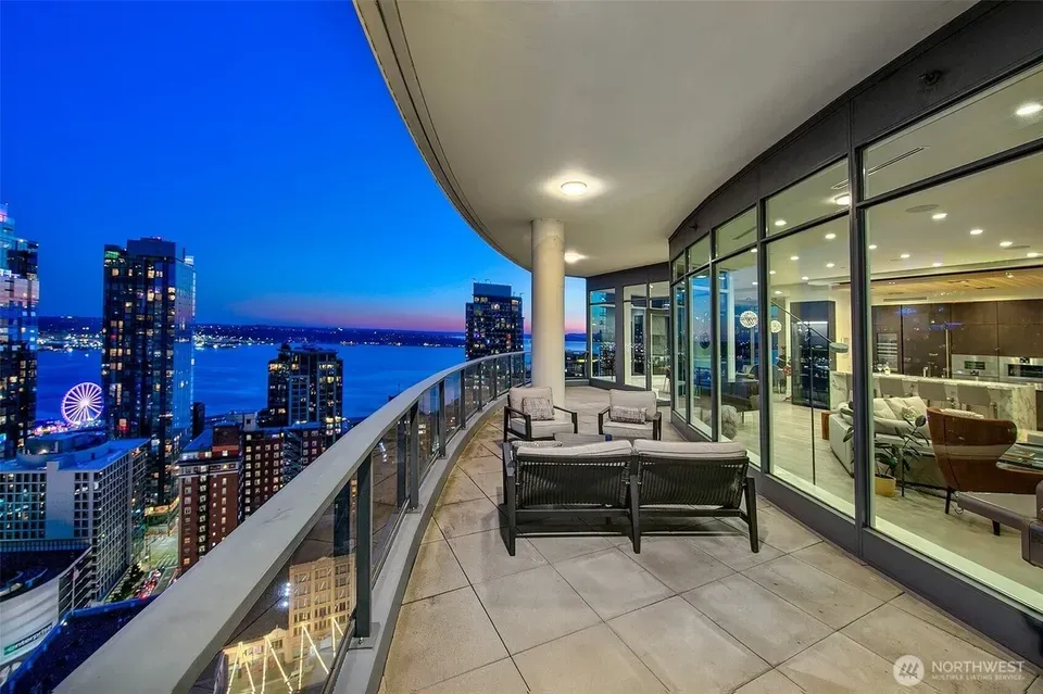 3 Bed 3 Bath Contemporary High-Rise Condo in Seattle, WA - 3