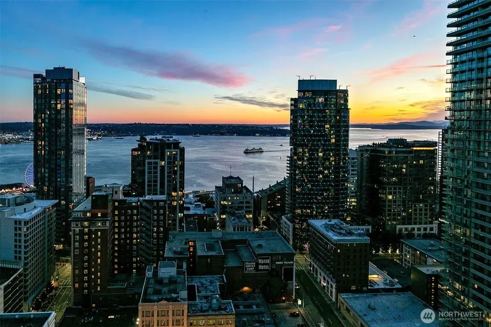 3 Bed 3 Bath Contemporary High-Rise Condo in Seattle, WA - 4