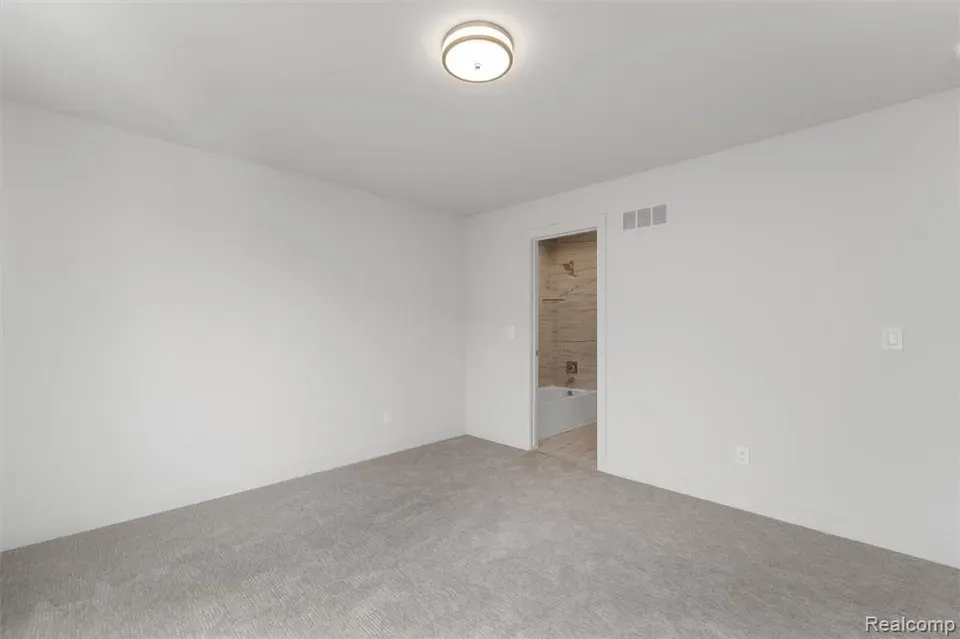 3 Bed 3 Bath Contemporary High-Rise Condo in Troy, MI - 2