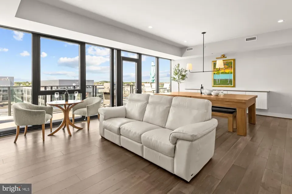 3 Bed 3 Bath Contemporary High-Rise Condo in Washington, DC - 2