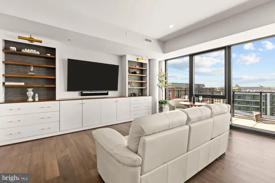 3 Bed 3 Bath Contemporary High-Rise Condo in Washington, DC - 3