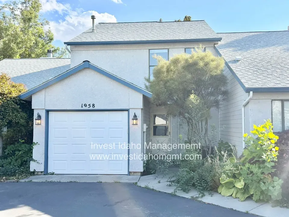 3 Bed 3 Bath Contemporary Multi-Level Townhome in Boise, ID