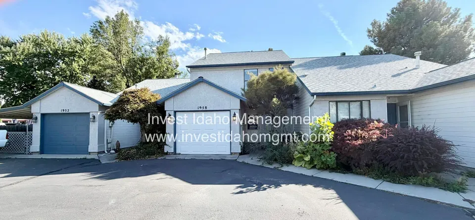 3 Bed 3 Bath Contemporary Multi-Level Townhome in Boise, ID - 2