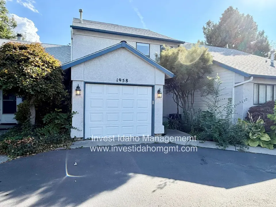 3 Bed 3 Bath Contemporary Multi-Level Townhome in Boise, ID - 3