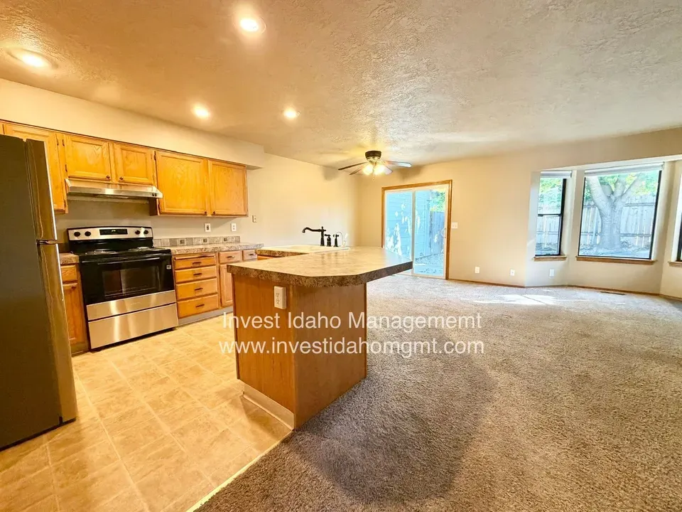 3 Bed 3 Bath Contemporary Multi-Level Townhome in Boise, ID - 4