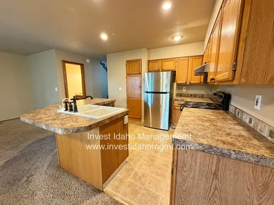 3 Bed 3 Bath Contemporary Multi-Level Townhome in Boise, ID - 5
