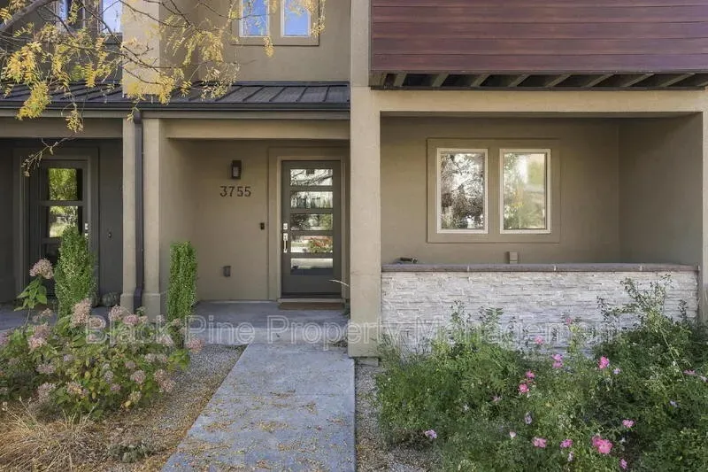 3 Bed 3 Bath Contemporary Multi-Level Townhome in Boise, ID - 3
