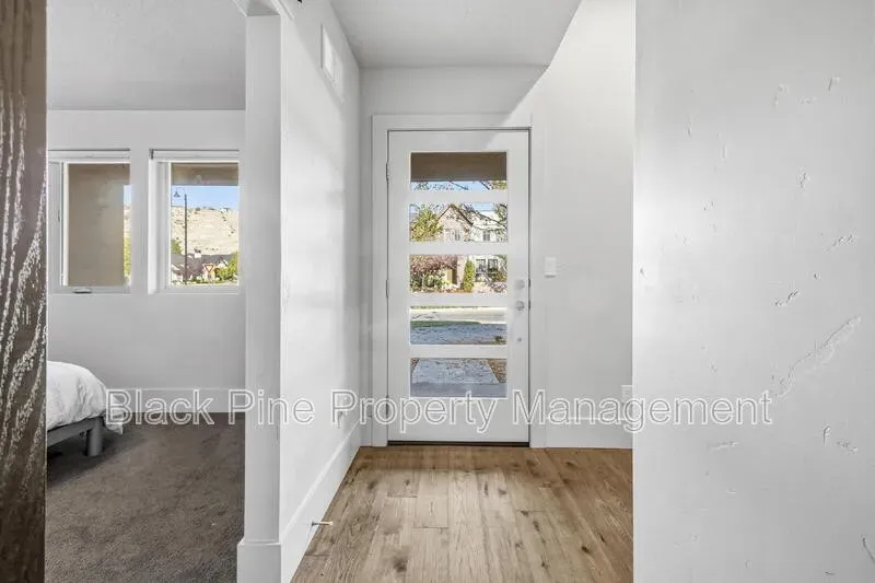 3 Bed 3 Bath Contemporary Multi-Level Townhome in Boise, ID - 4