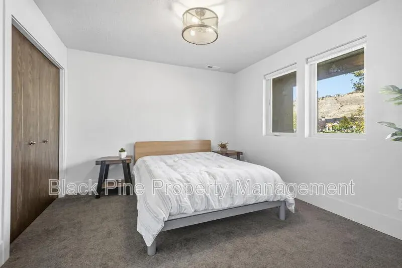 3 Bed 3 Bath Contemporary Multi-Level Townhome in Boise, ID - 5