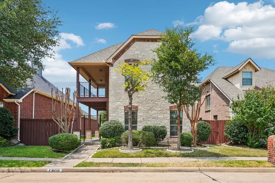 3 Bed 3 Bath Established Contemporary Home in Allen, TX