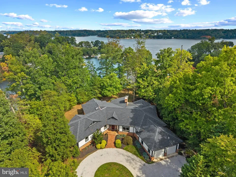 3 Bed 3 Bath Established Contemporary Home in Annapolis, MD