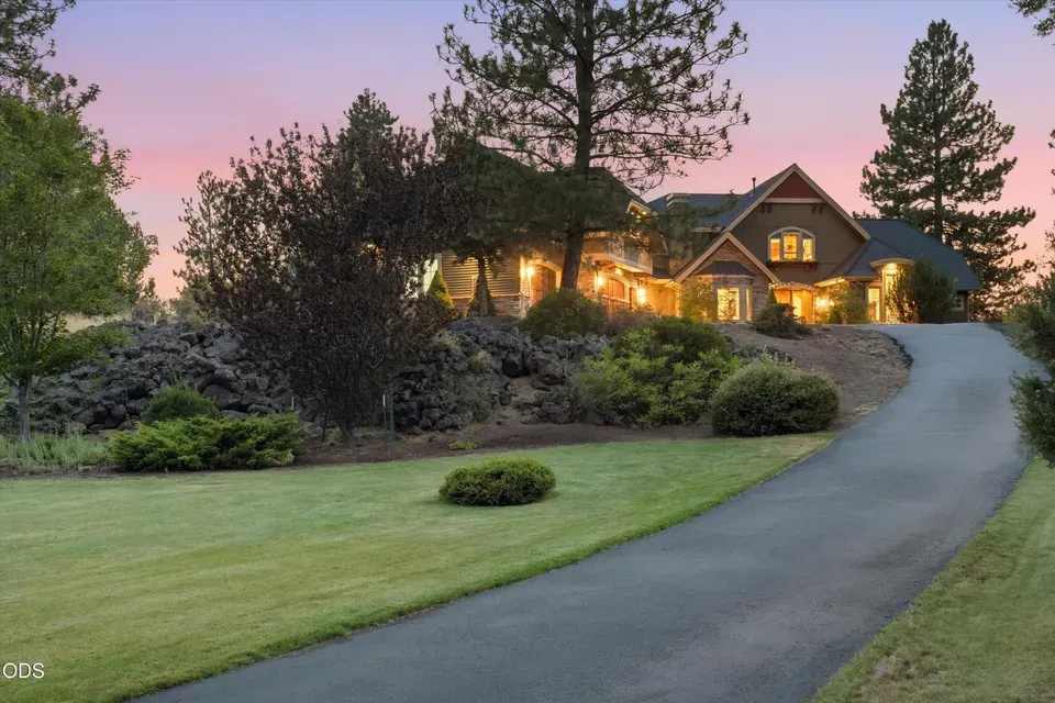 3 Bed 3 Bath Established Contemporary Home in Bend, OR - 2