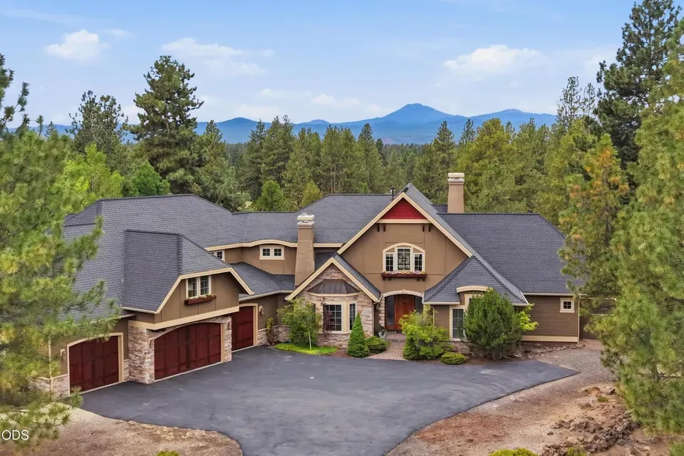 3 Bed 3 Bath Established Contemporary Home in Bend, OR - 3