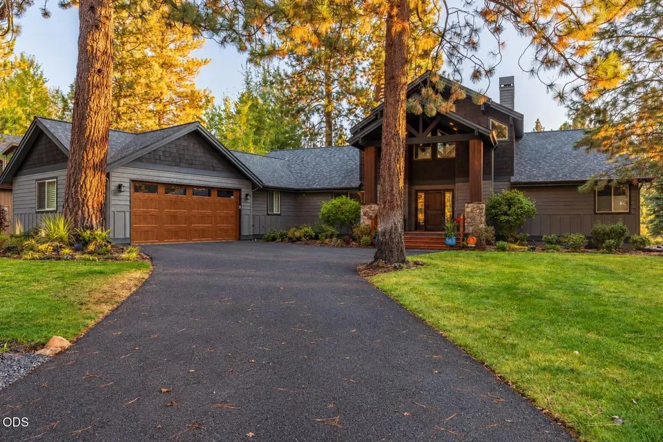 3 Bed 3 Bath Established Contemporary Home in Bend, OR - 4
