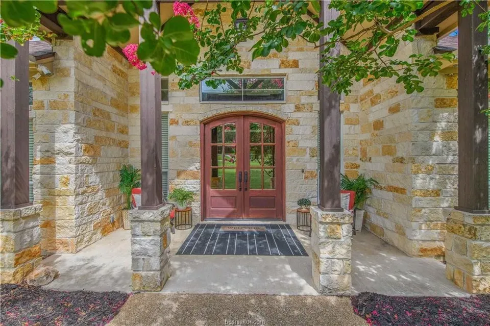 3 Bed 3 Bath Established Contemporary Home in College Station, TX - 3