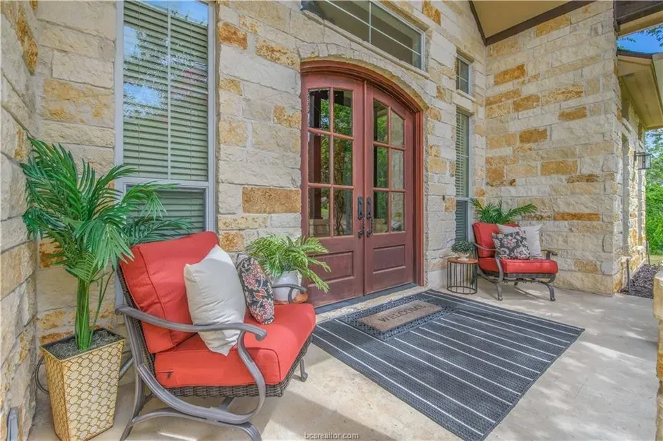 3 Bed 3 Bath Established Contemporary Home in College Station, TX - 4