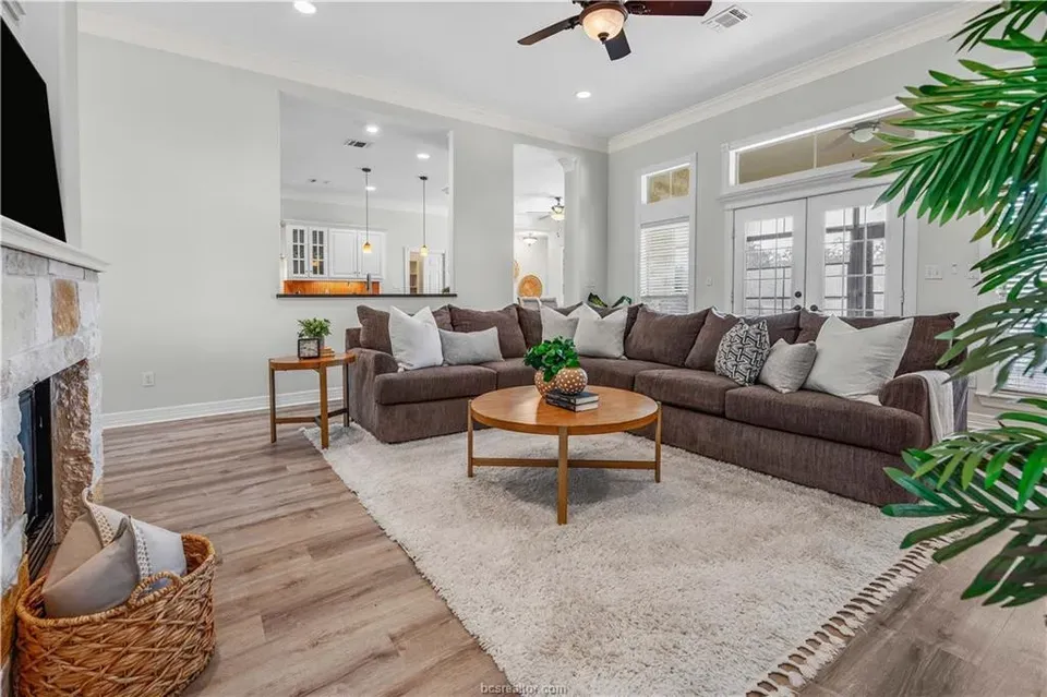 3 Bed 3 Bath Established Contemporary Home in College Station, TX - 5