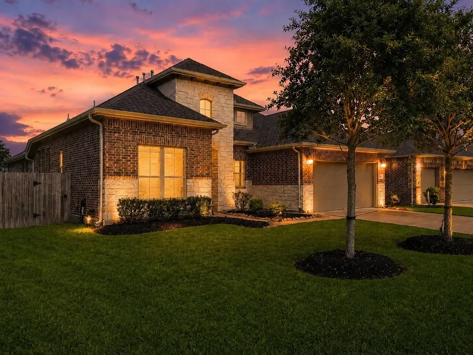 3 Bed 3 Bath Established Contemporary Home in League City, TX