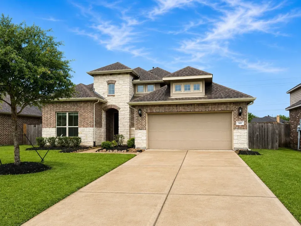 3 Bed 3 Bath Established Contemporary Home in League City, TX - 2