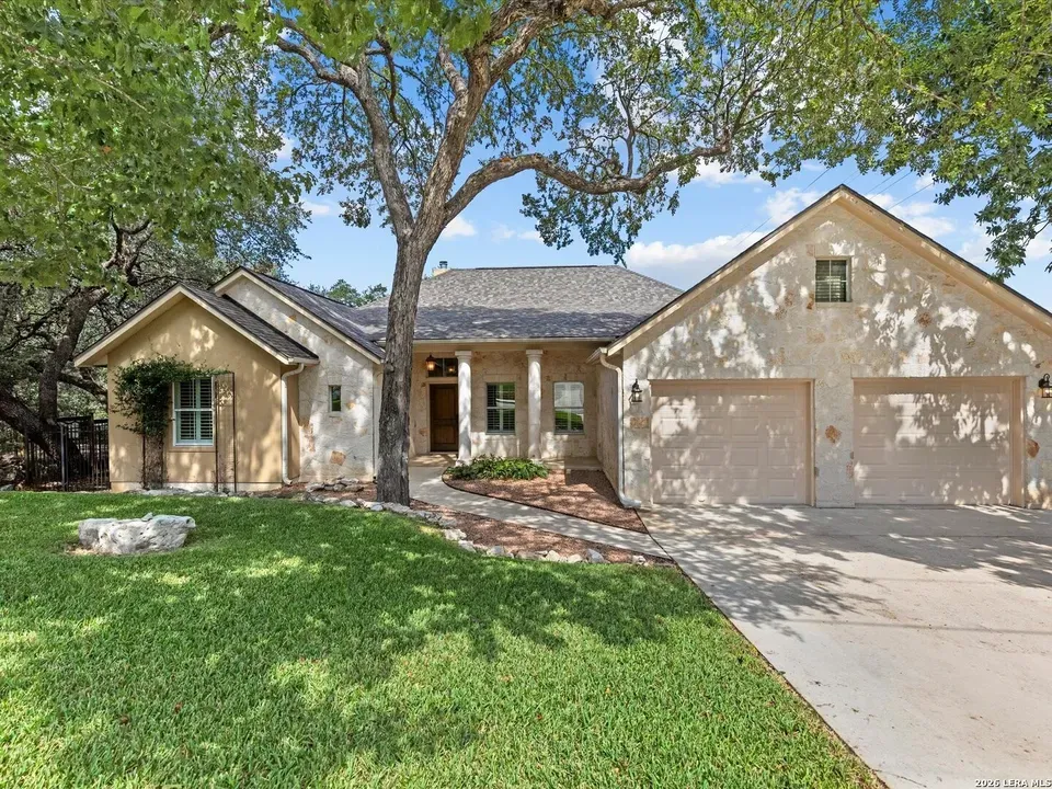 3 Bed 3 Bath Established Contemporary Home in New Braunfels, TX
