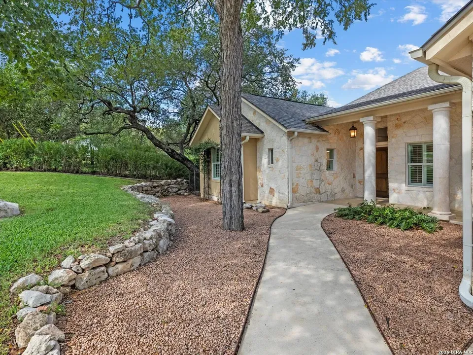 3 Bed 3 Bath Established Contemporary Home in New Braunfels, TX - 2