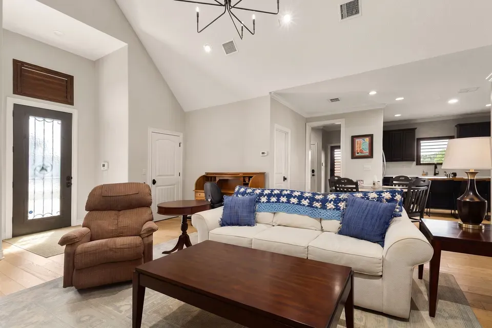 3 Bed 3 Bath Established Contemporary Home in New Braunfels, TX - 4