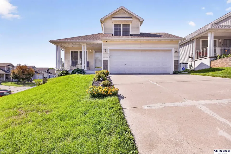 3 Bed 3 Bath Established Contemporary Home in Omaha, NE