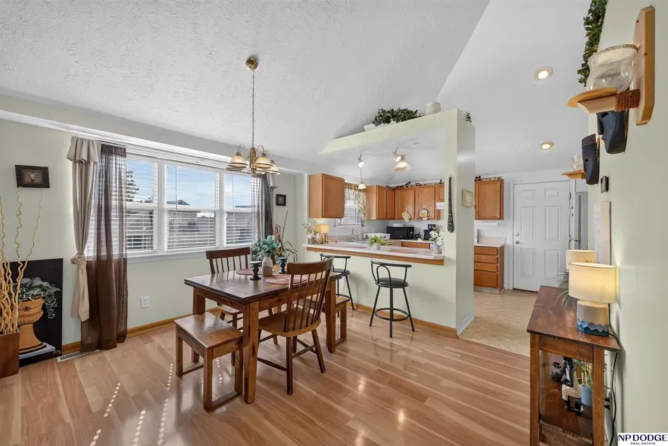 3 Bed 3 Bath Established Contemporary Home in Omaha, NE - 4